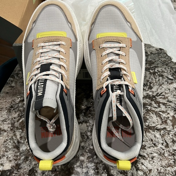 Brand new in box Palla Reverse Lo, 
Stylish kicks designed for everyday wear - Picture 6 of 8